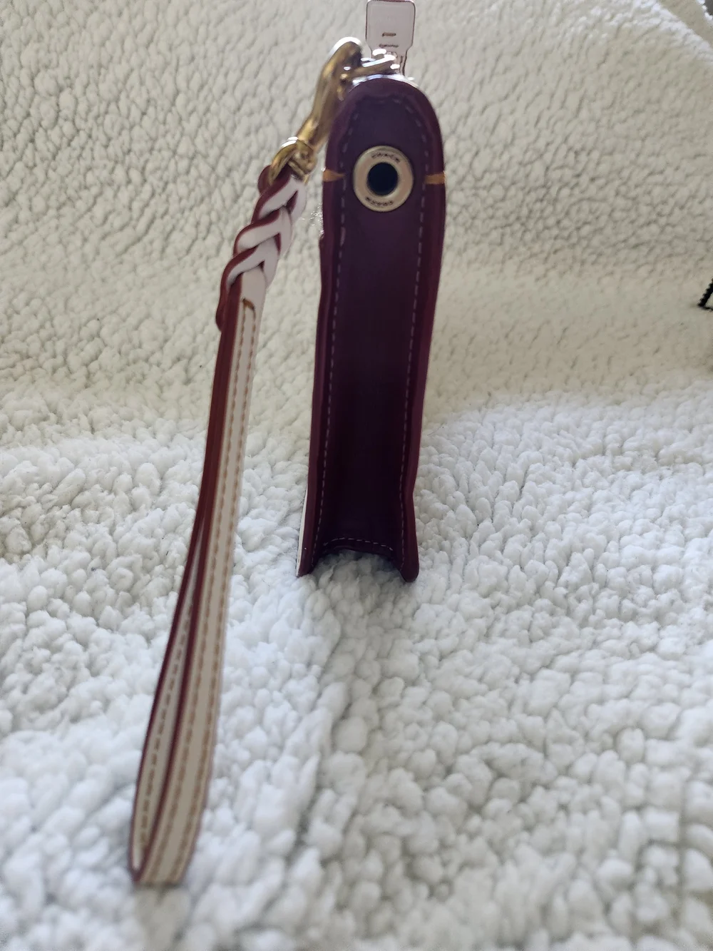 Coach 1941 White And Burgandy Leather Wristlet Or Crossbody - Picture 4 of 14